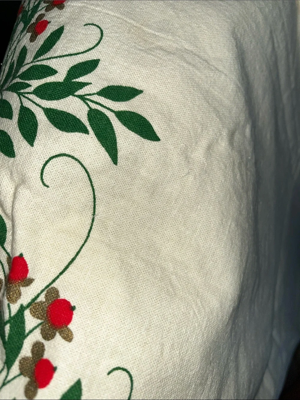 Vtg Vera Neumann Oval Tablecloth Floral Red Holly Berries Green Leaves & Gold
